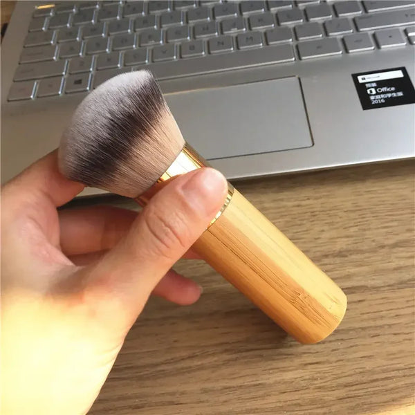 The-Buffer-airbrush-finish-bamboo-foundation-brush-with-Dense-Soft-Synthetic-Hair-Makeup-Brush-for-Powder.jpg