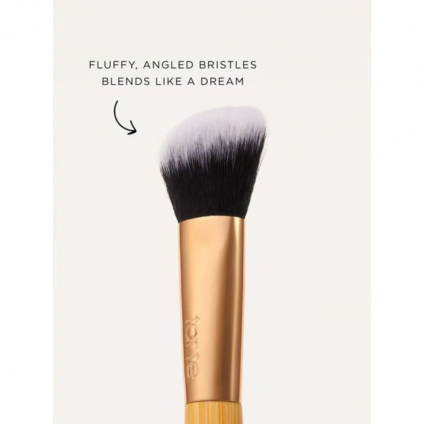 tarte-concealer-paw-brush-angled-for-seamless-application.jpg